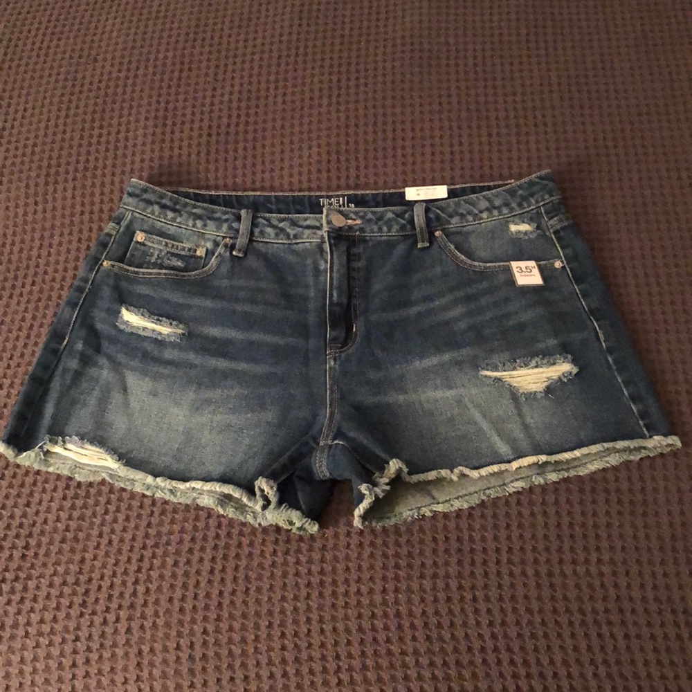 💙 Time and Tru 💙 Women’s Size 18 💙 Denim Fraid Jean Shorts 💙 NWT 💙